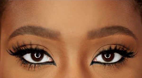 Lash Hacks: How to Make Your Eyelashes Longer Without a Curler