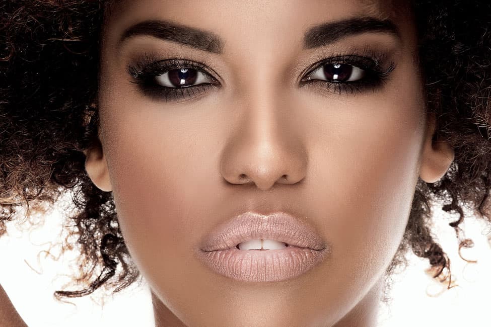 How to Apply Shine-Free, Matte Makeup for Your Caramel Skin Tone